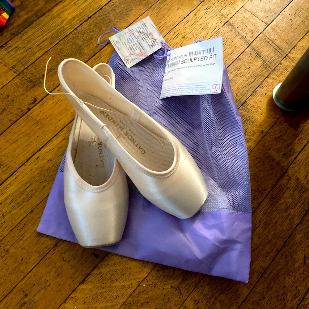 Brand new Gaynor Minden SC-8.5N3+PDH pointe shoes